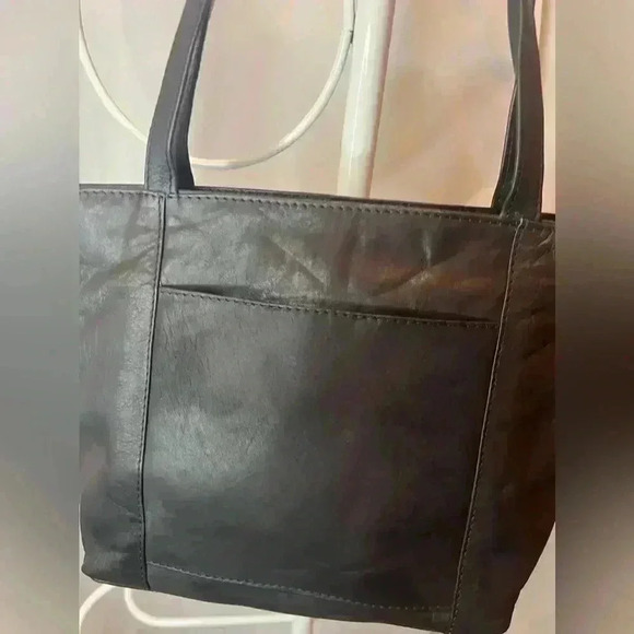 Classic Black Leather Shoulder Bag - Picture 3 of 13